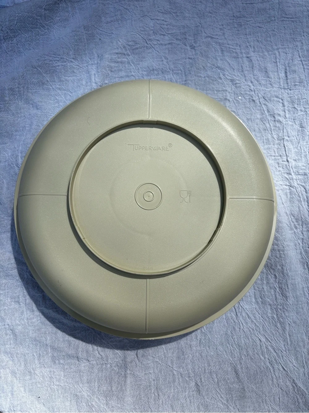 Vintage Tupperware Almond Divided Serving Tray w Lid Base 10” Round USA